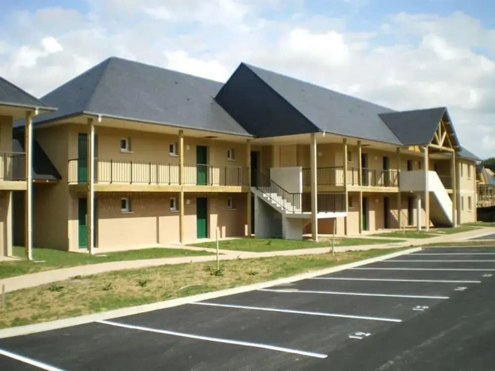 Adonis Honfleur - Photo 1