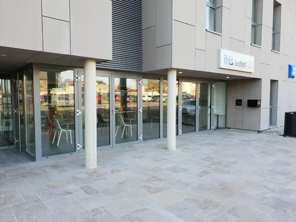 ibis budget Langres - Photo 2