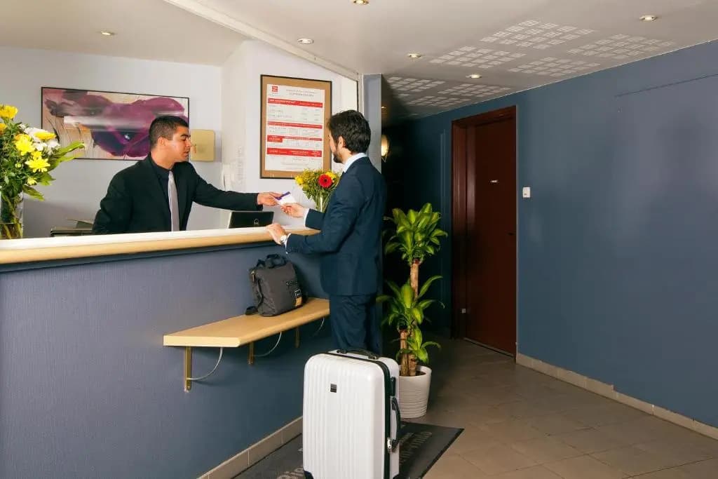 Séjours & Affaires Paris Nanterre - Photo 3