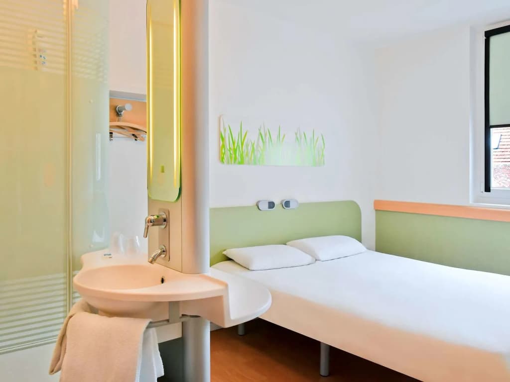 ibis budget Nimes Centre Gare - Photo 3