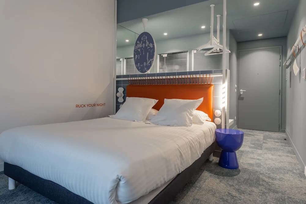 The Ruck Hotel - Miniature 6