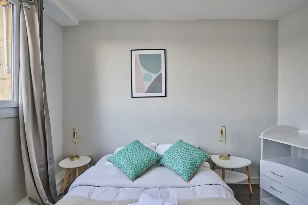 Sublime 2 Bedroom Flat Quai de Seine Eiffel Tower - Miniature 6