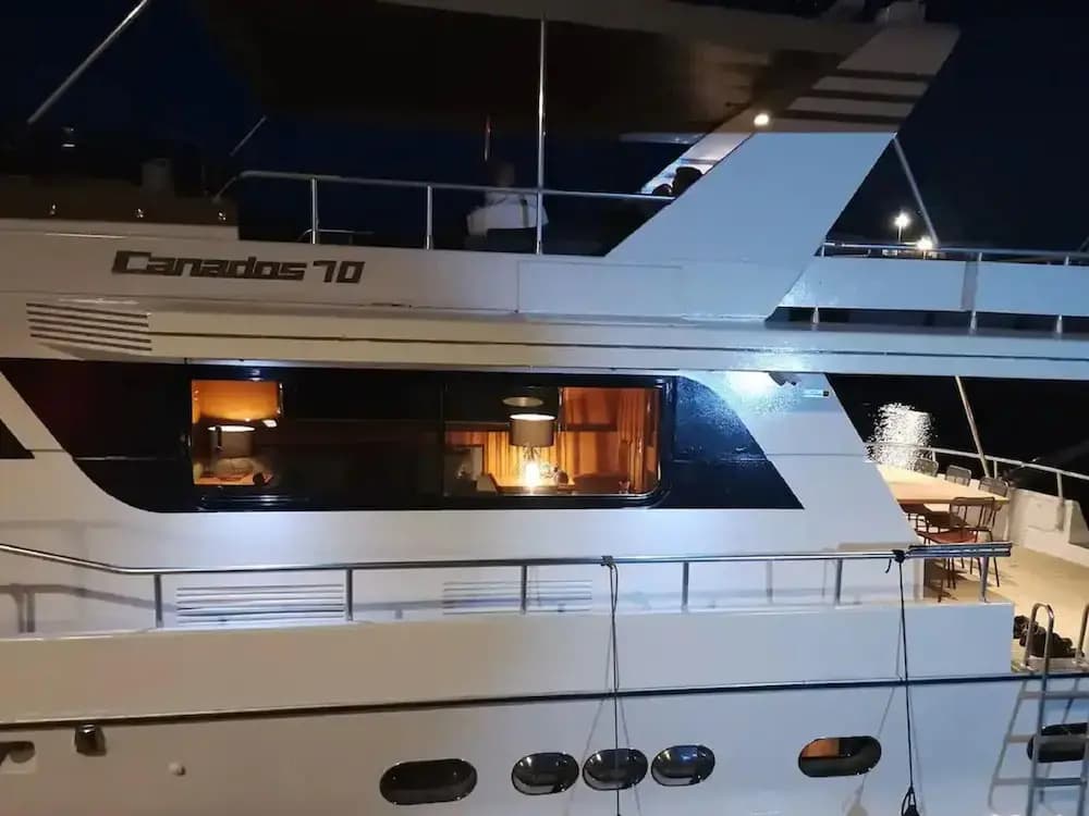 Attractive Yacht With Roof Terrace - Photo 1