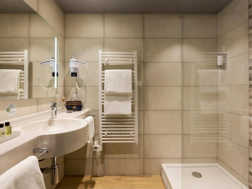 Hôtel Roi Soleil Prestige Plaisir - St Quentin - Miniature 8