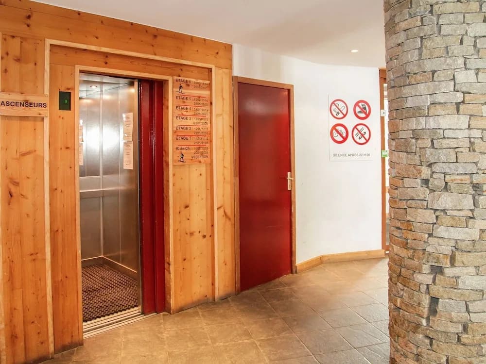 Chalet in France With Modern Apartments - Photo 2