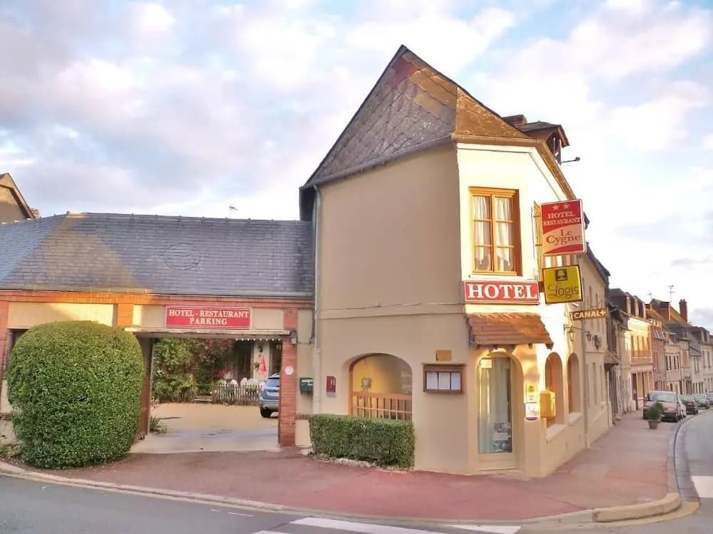 Hotel Restaurant Le Cygne - Photo 1