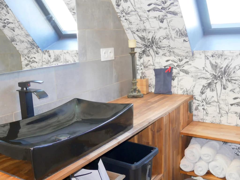 Holiday Home With Jacuzzi, Guisseny - Miniature 3