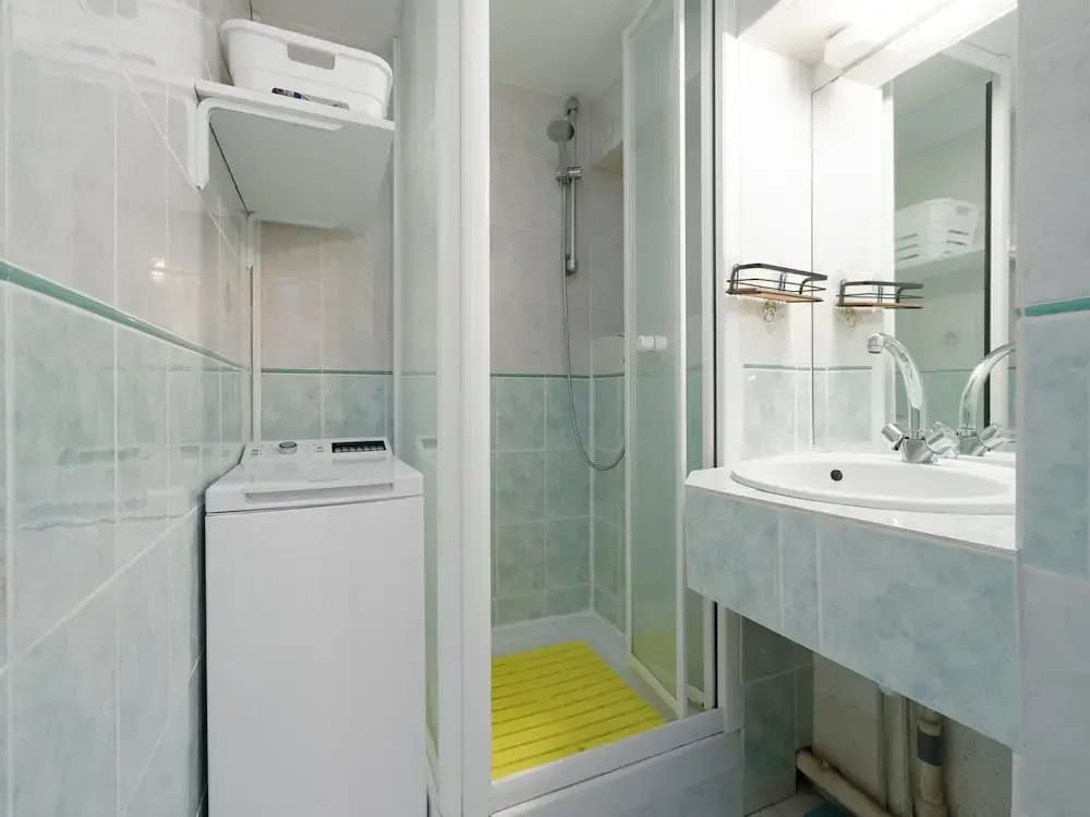 Stylish Seaside Stay in Agde - Miniature 8