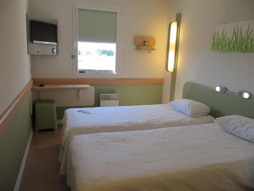 Ibis Budget Pontivy Centre Bretagne - Photo 2