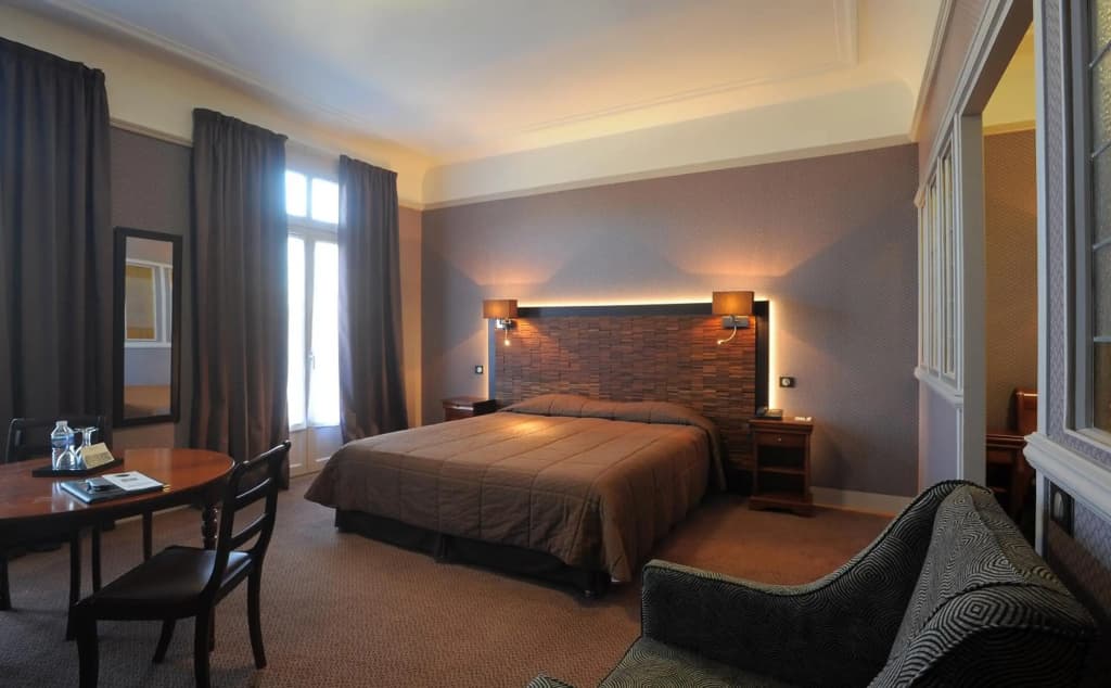 Le Grand Hotel Tours - Photo 4