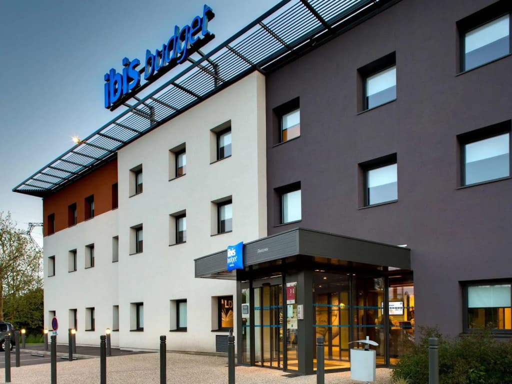 ibis budget Montceau-les-Mines - Photo 1