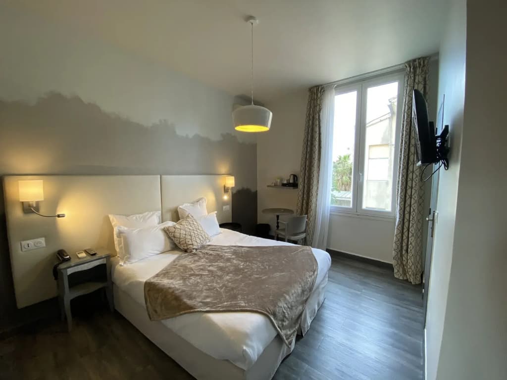 Majestic Hotel - Photo 4