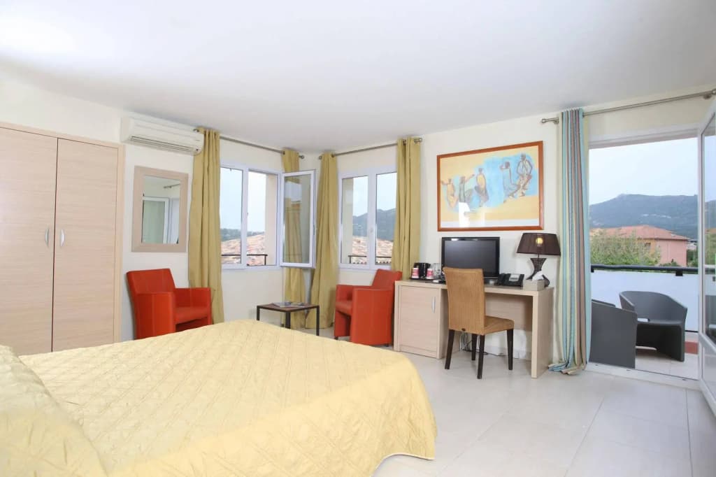Hotel Serenada - Miniature 2