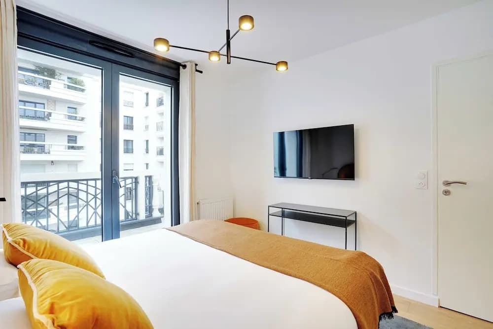Duplex With Terrace in Levallois - Photo 3