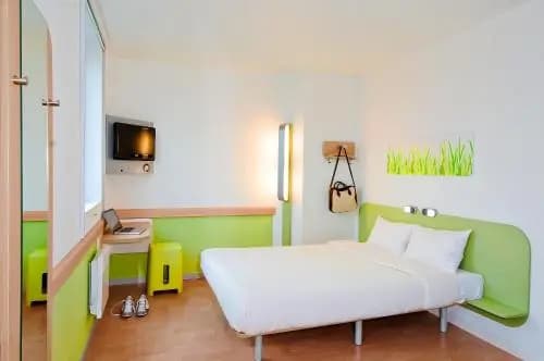 Ibis Budget Noyon - Photo 2