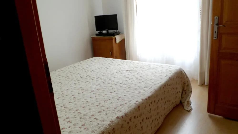 House With 3 Bedrooms in Nages, With Wonderful Lake View and Enclosed - Miniature 5