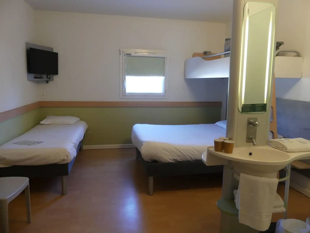 ibis budget Istres Trigance - Miniature 3