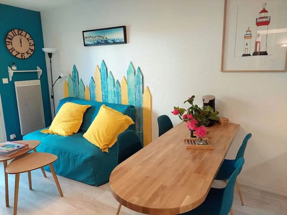 Pretty Apartment With a Terrace Near a Sandy Beach - Miniature 4