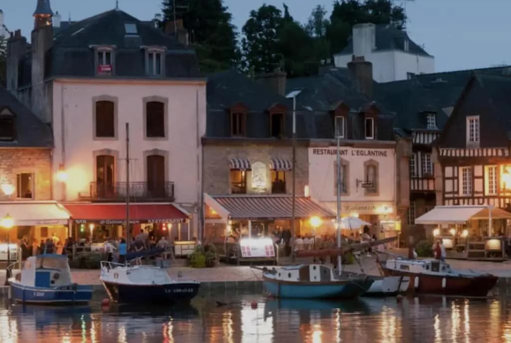 IDÉAL- En plein milieu du PORT de ST GOUSTAN à AURAY- Grand T2 - 50M2 -Belle Terrasse - Miniature 3