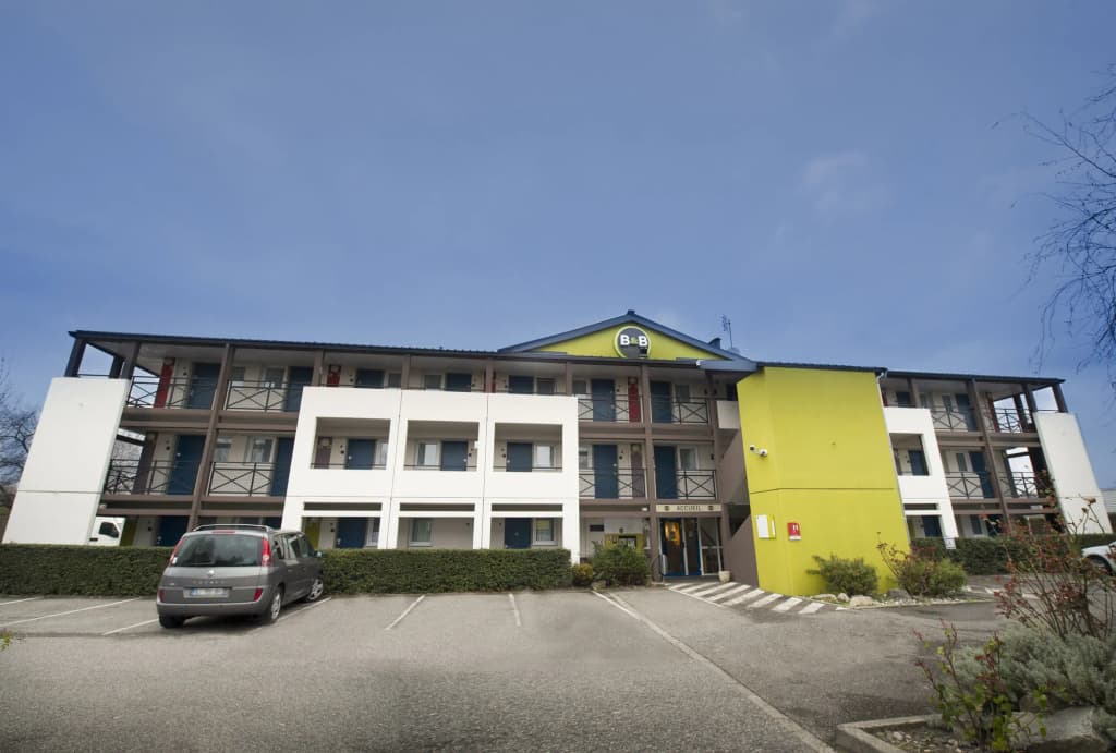 B&B HOTEL Clermont-Ferrand Le Brézet Aéroport - Photo 1