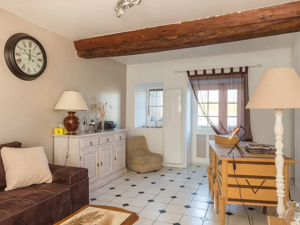 Simplistic Holiday Home in St-Laurent-sur-Mer with Terrace - Miniature 5
