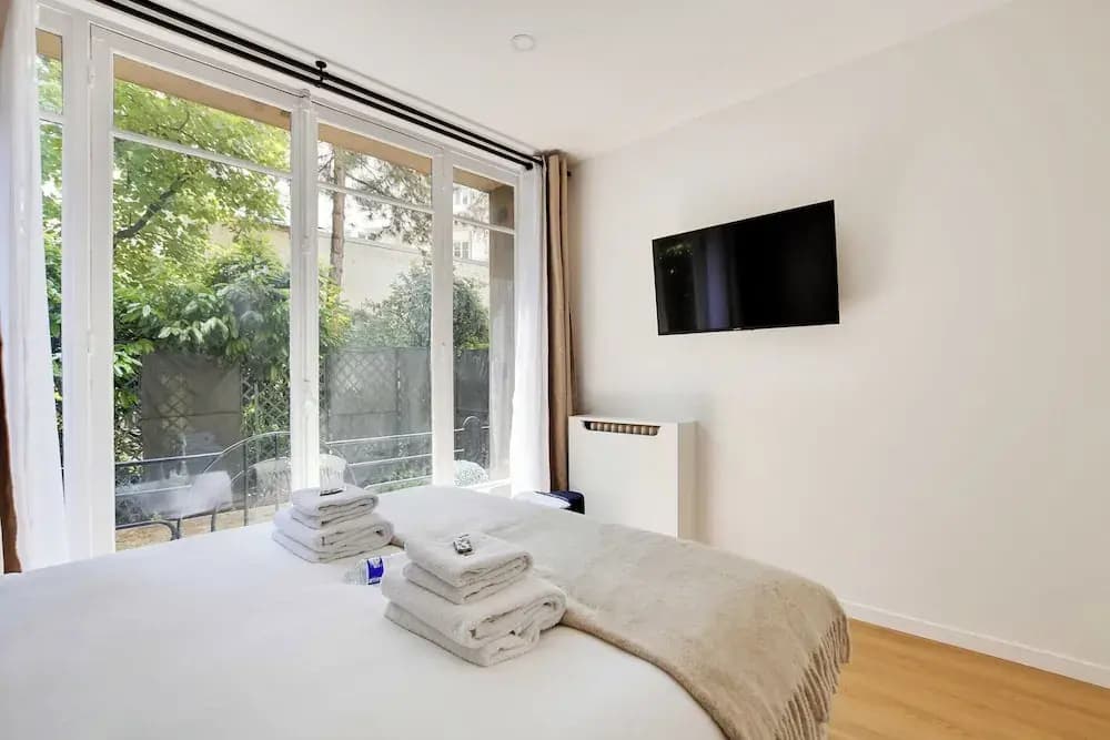 Magnificent 2bd/6p Apartment - Eiffel Tower - Miniature 6