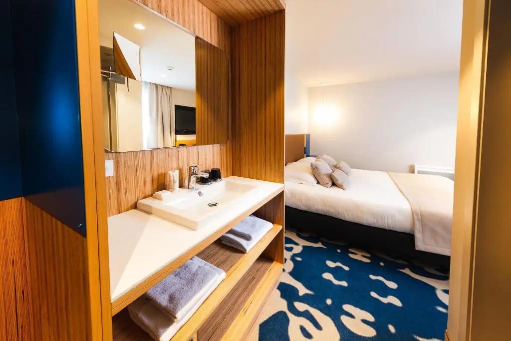 Hôtel Le Bugatti - Photo 2