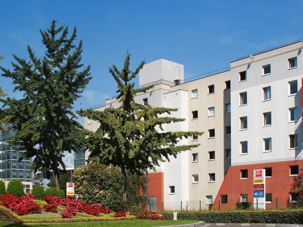 ibis Paris Saint-Denis Stade Sud - Photo 1