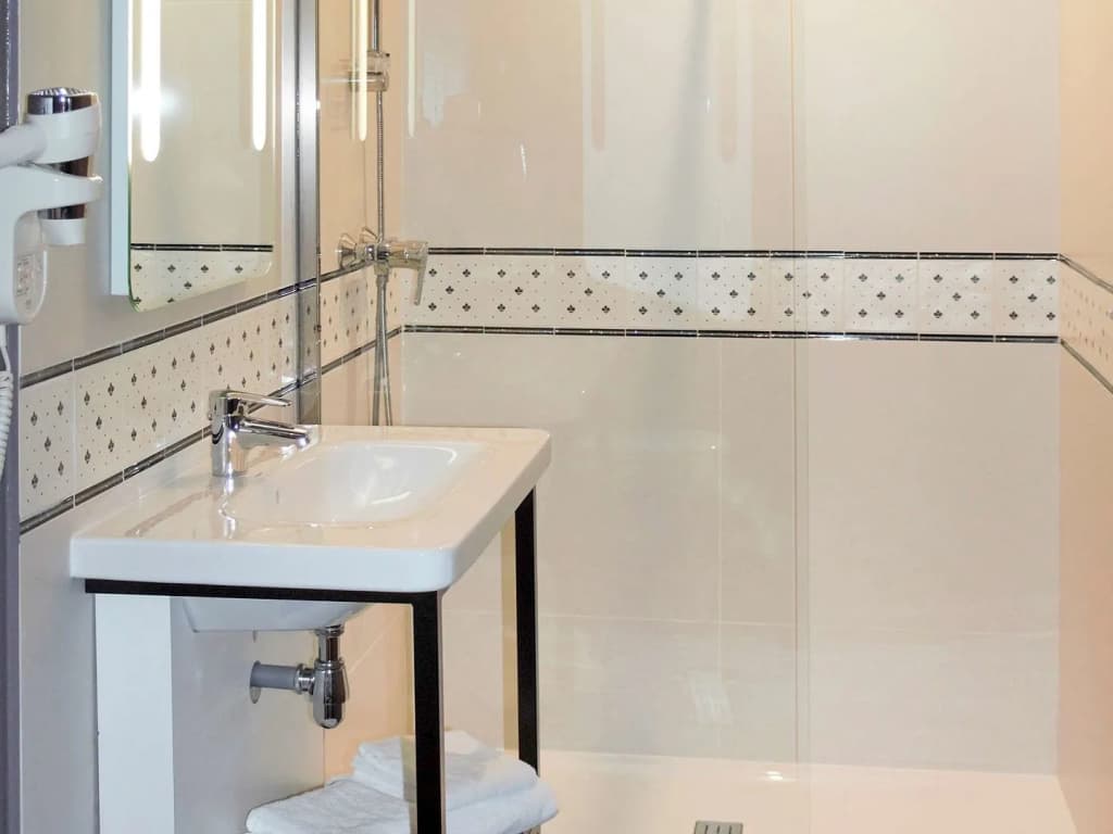 ibis Styles Dinan Centre Ville - Miniature 8