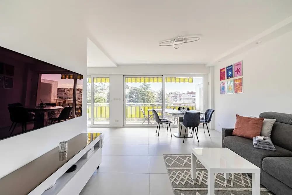 Elegance and Serenity With Terrace, View & A/C - Miniature 6