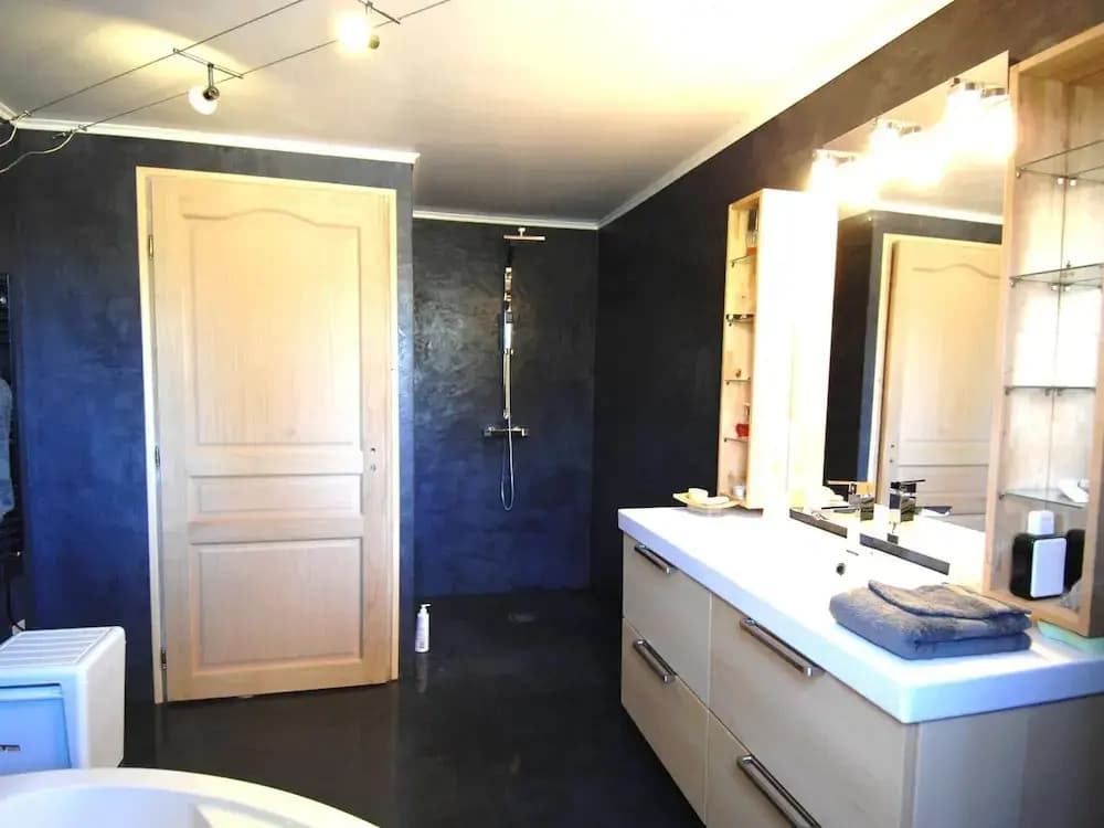 Nice Holiday Home With Private Pool in the Luberon Park, Grambois - Miniature 8