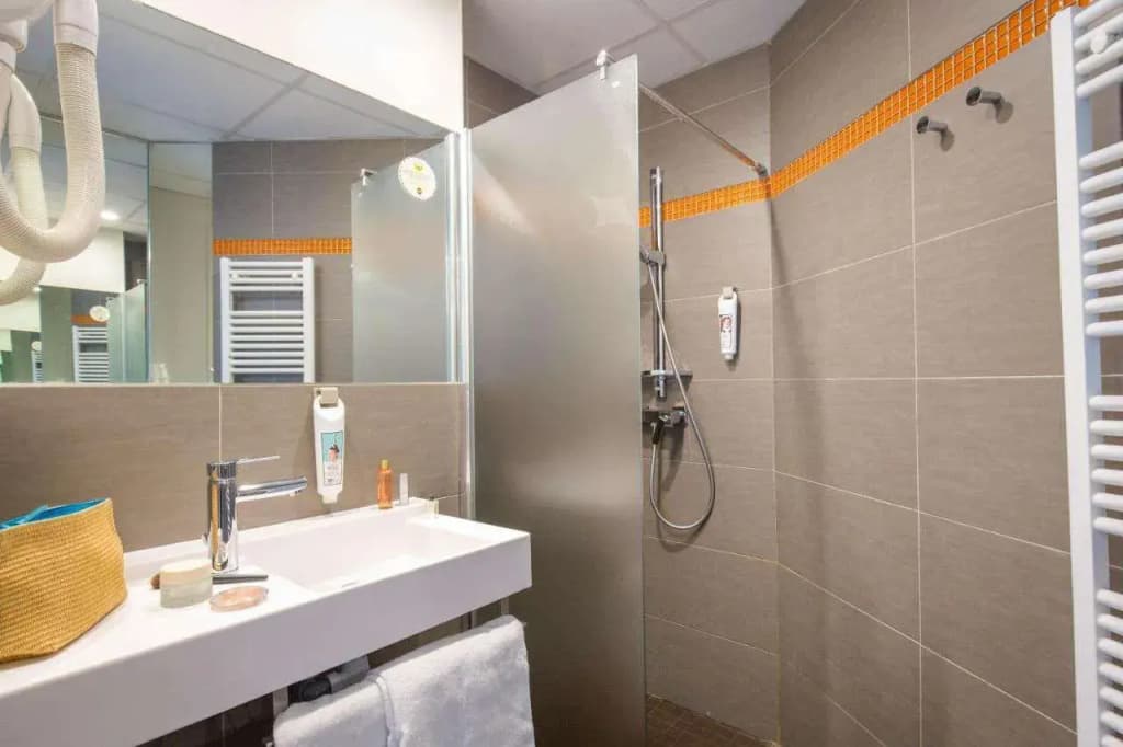 B&B HOTEL Marseille La Timone - Miniature 8