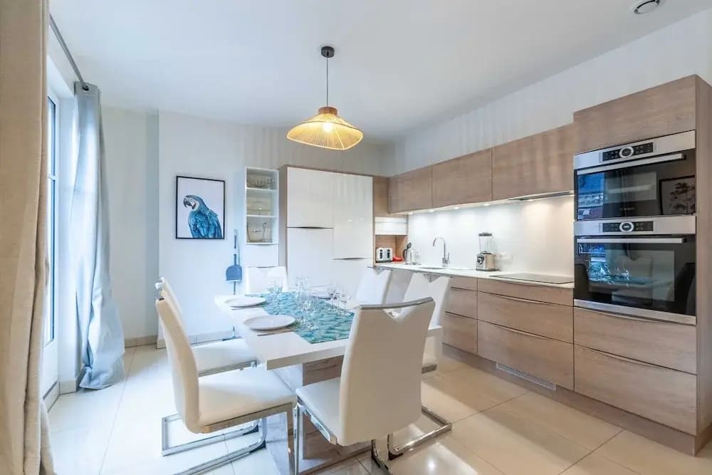 High-end 75m2 Apartment - Place Morny - Miniature 6