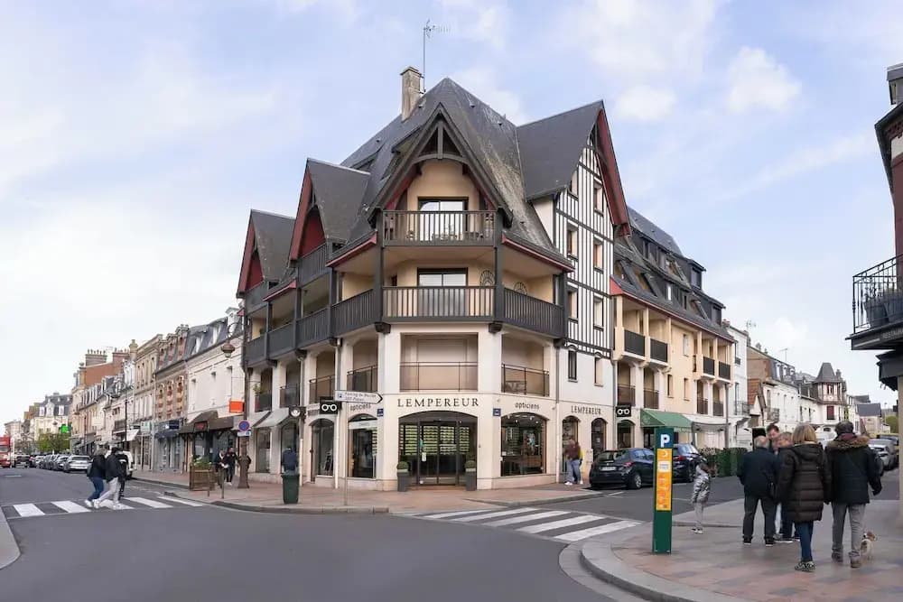 Luxurious Apartment With Parking Place Morny - Miniature 8