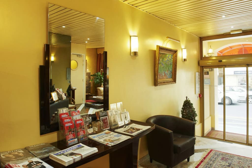Hôtel Poussin - Photo 2