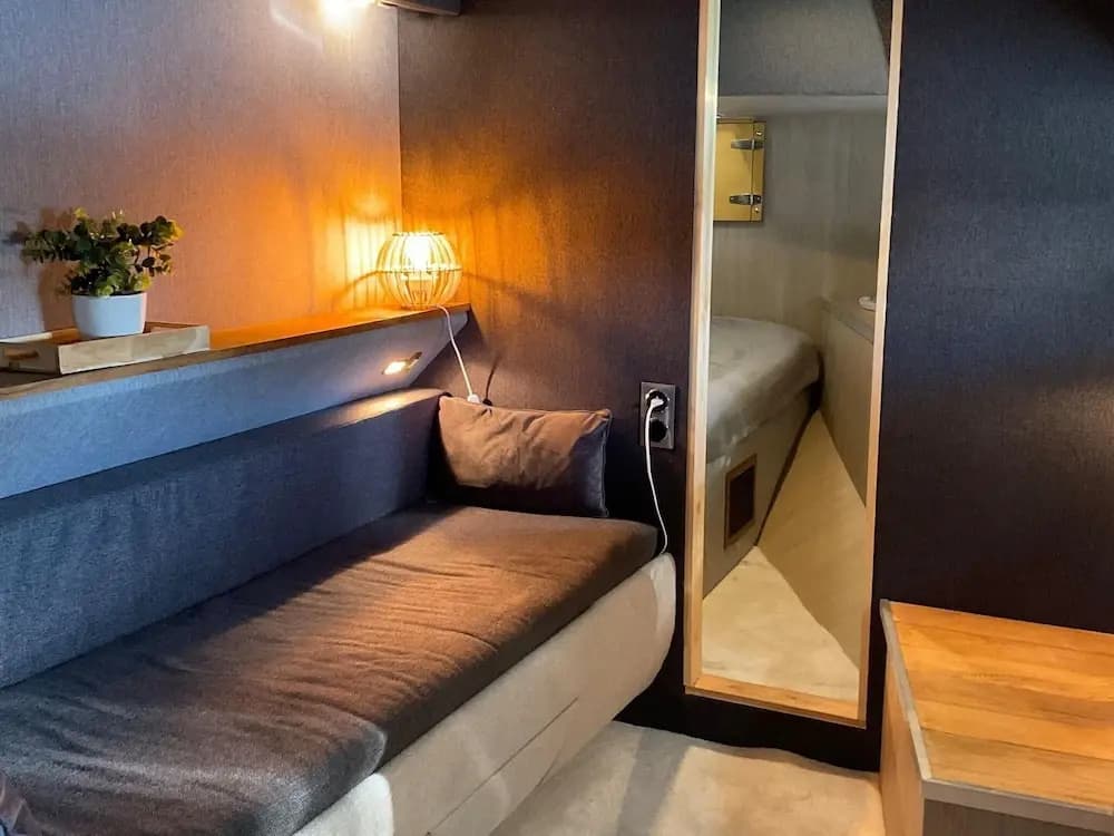 Attractive Yacht With Roof Terrace - Photo 4