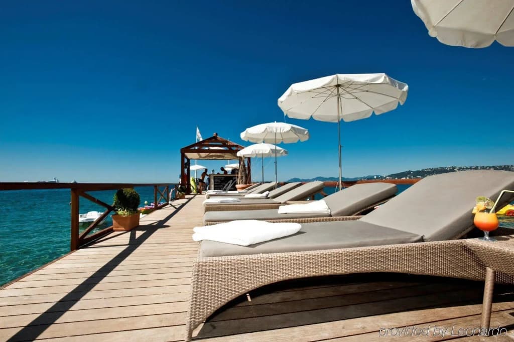 Garden Beach Hotel - Photo 1