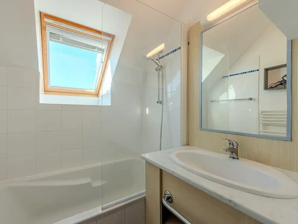 Peaceful Coastal Stay With Access to Pool - Photo 1
