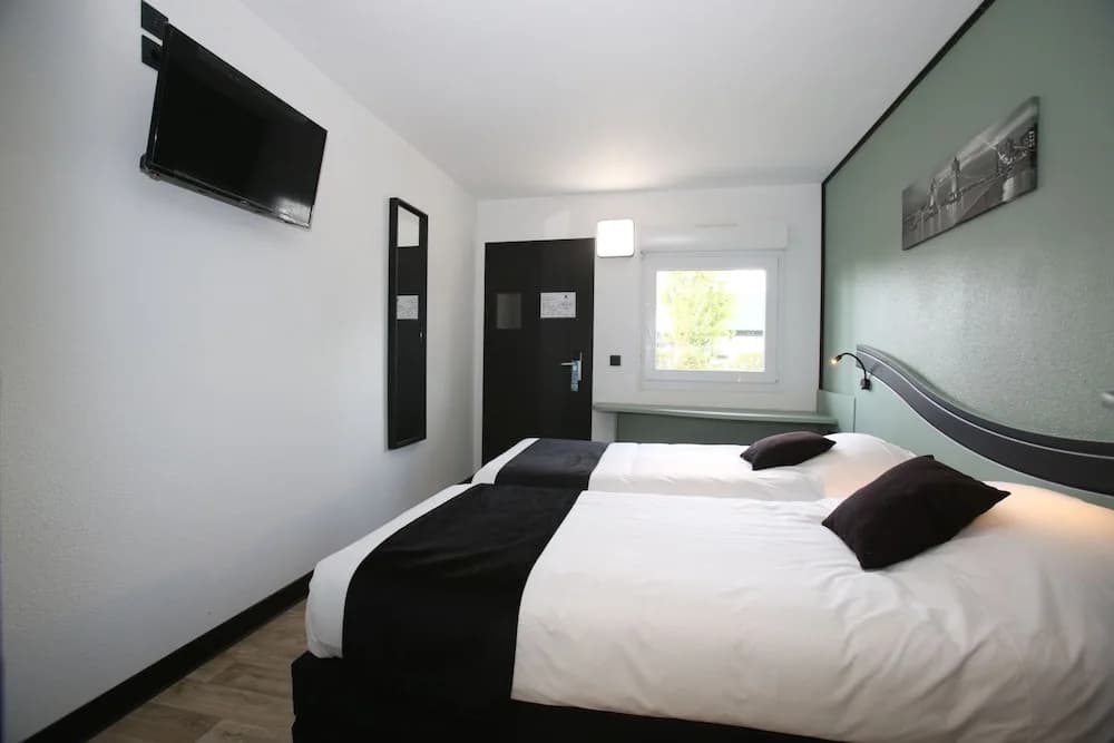 Enzo Hotels Chartres Mainvilliers by Kyriad Direct - Photo 2