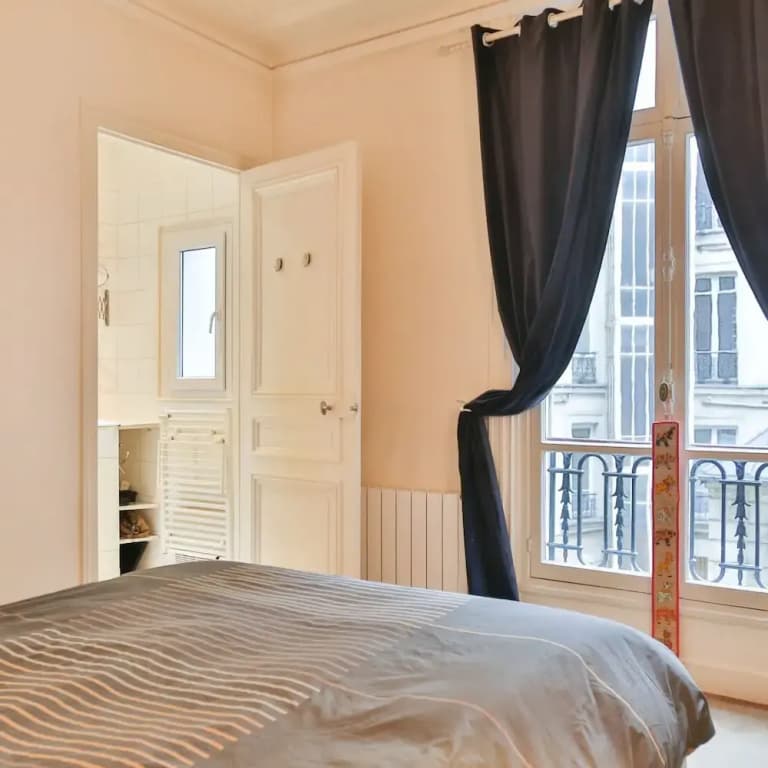 Secret Villiers I Stylish 2 Bed Apt in Villiers - Miniature 8
