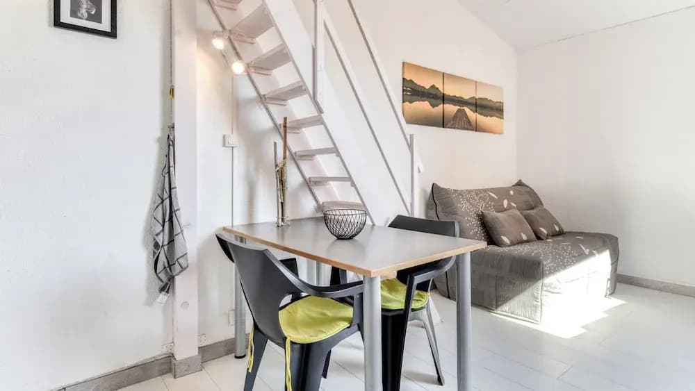 Modern Stay by the Beach - Miniature 7