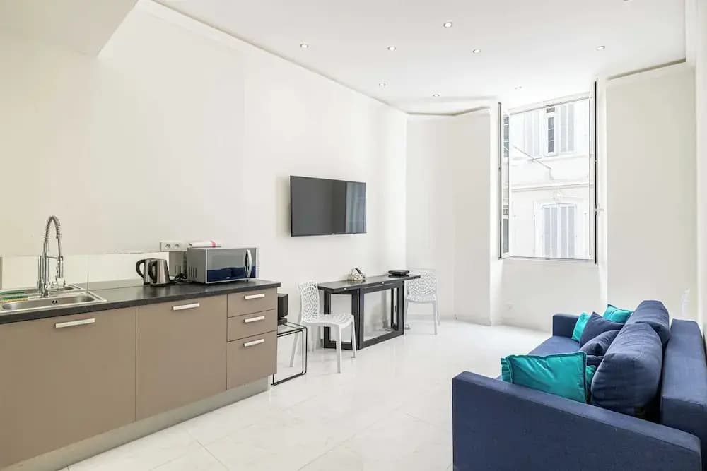 Beautiful Two Bedroom Apartment Near Croisette - Photo 1