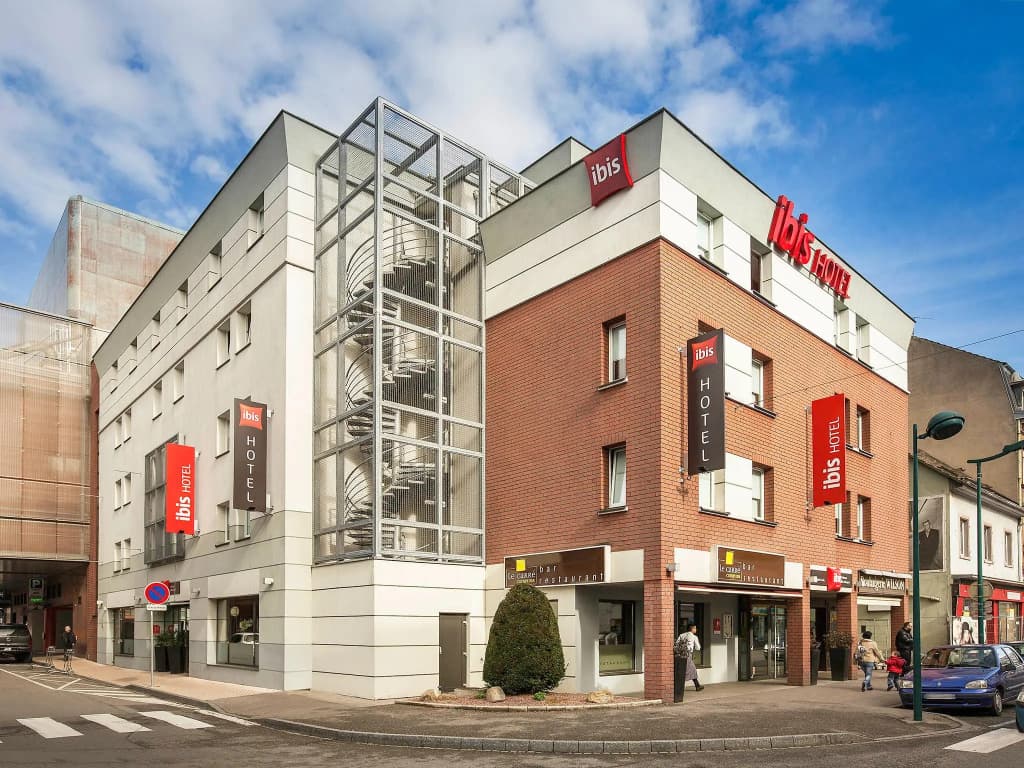 ibis Mulhouse Bale Aeroport - Photo 1