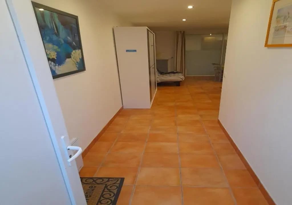 LOGEMENT T2 PMR piscine Privée 400m de la Plage - Miniature 2