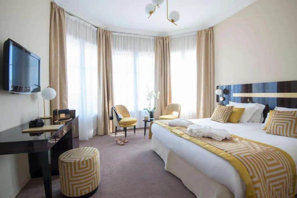 Hôtel Carlton - Photo 1