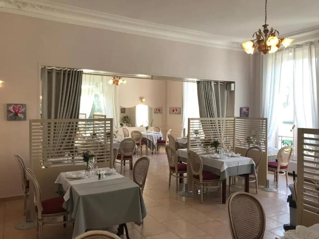 Hostellerie du Châtel Les Billettes - Photo 1