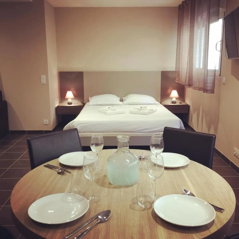 Villa Serafina Apartments - Photo 5