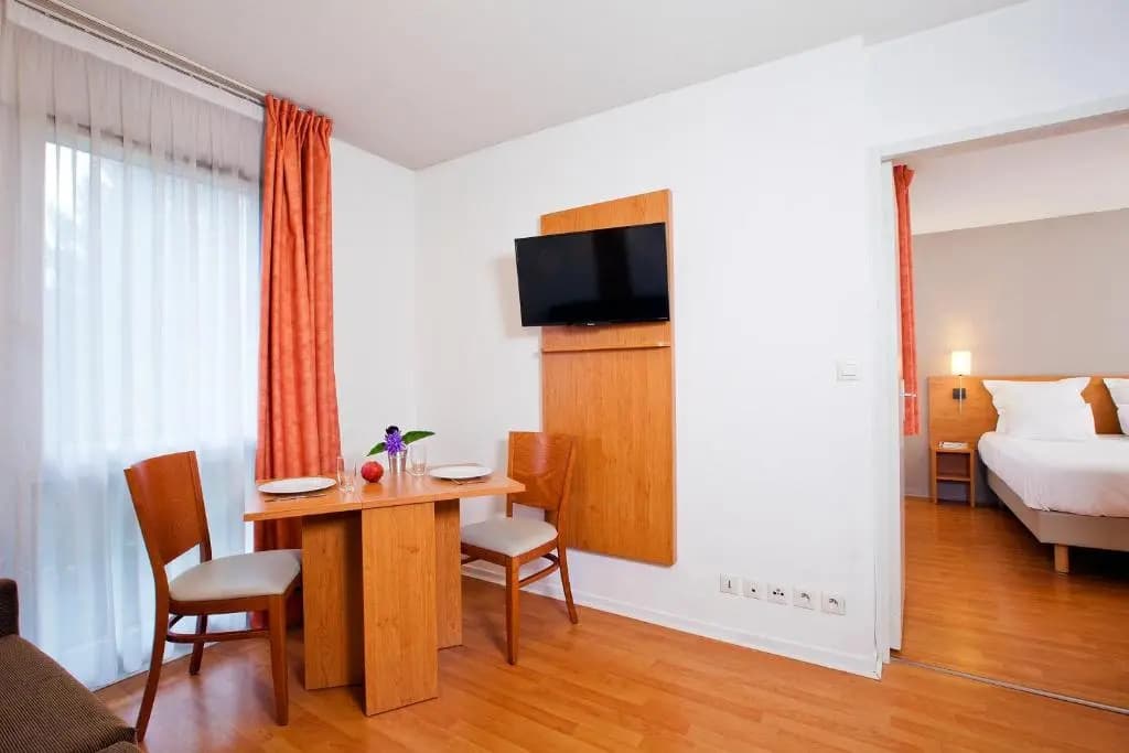 Sejours & Affaires Nantes La Beaujoire - Photo 1
