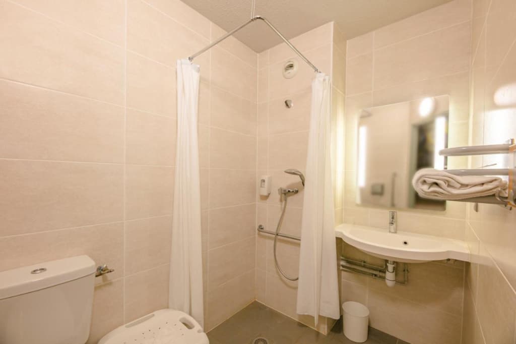 B&B HOTEL Poitiers (1) - Miniature 8