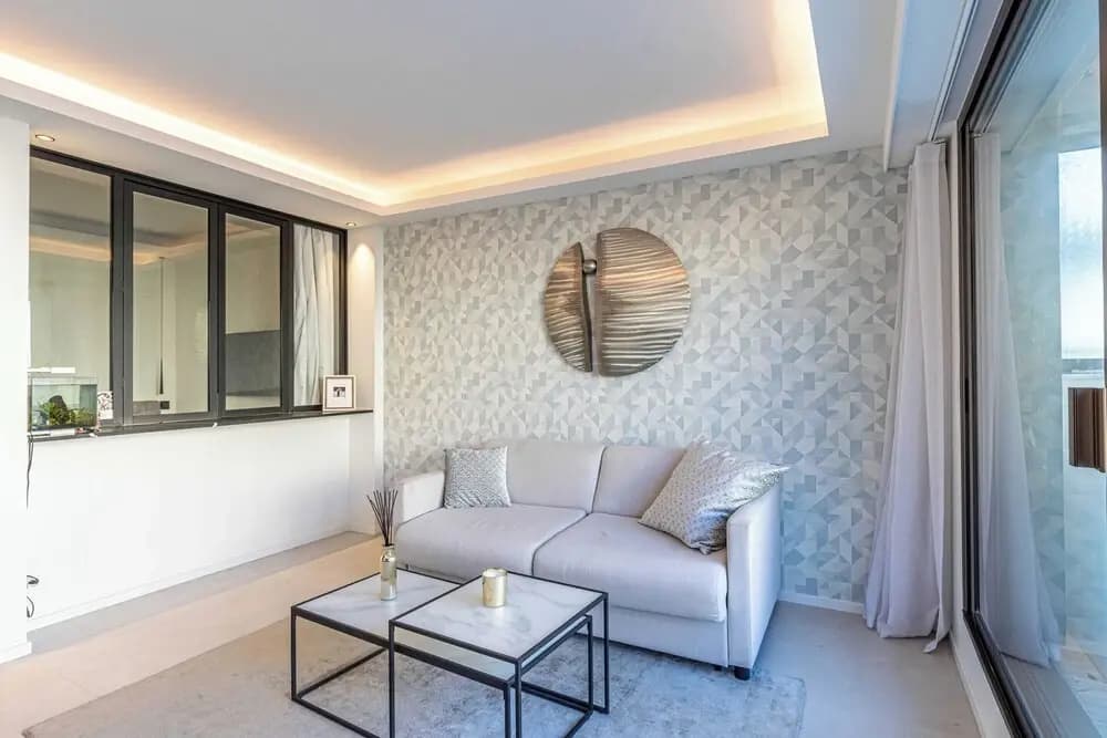 2 Room Apartment in Heart of Cannes+20m2 Terrace - Photo 5